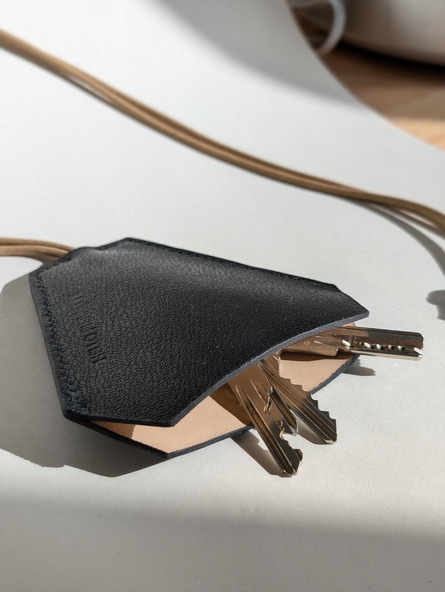 Stylish ceramic leather key pouch with keys, showcasing durable craftsmanship and quality design for everyday ease.